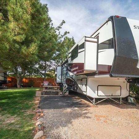 Outdoor Glamping Large 5Th Wheel Setup Ok4A Apartment Moab Luaran gambar