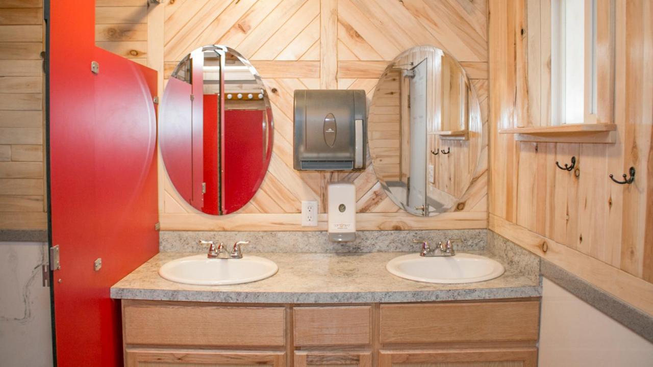 Outdoor Glamping Large 5Th Wheel Setup Ok4A Apartment Moab Luaran gambar