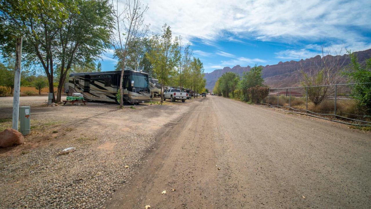 Outdoor Glamping Large 5Th Wheel Setup Ok4A Apartment Moab Luaran gambar