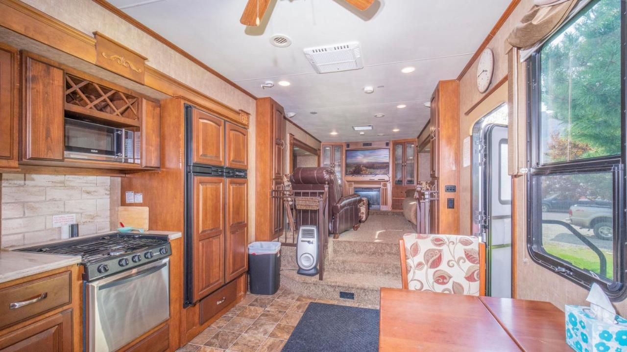 Outdoor Glamping Large 5Th Wheel Setup Ok4A Apartment Moab Luaran gambar