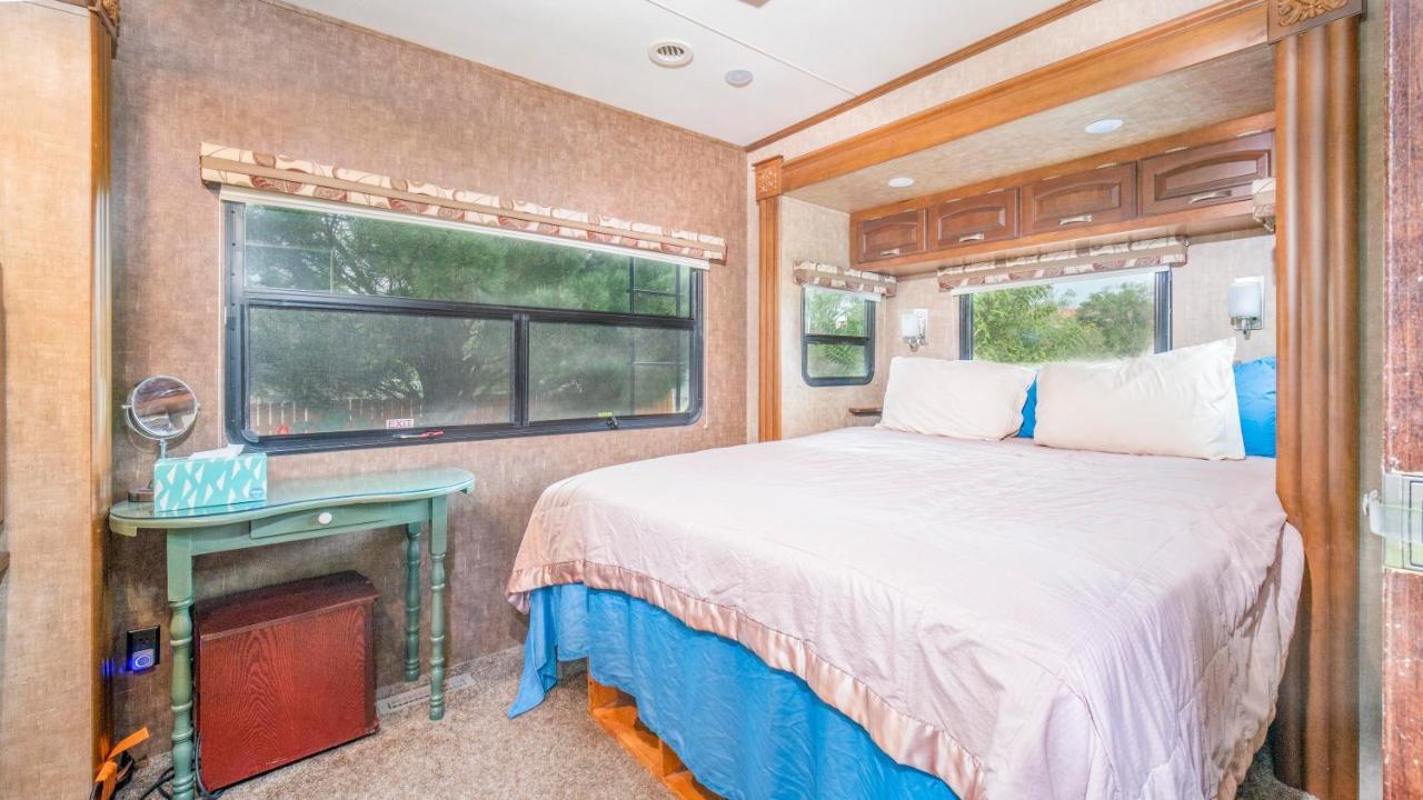 Outdoor Glamping Large 5Th Wheel Setup Ok4A Apartment Moab Luaran gambar