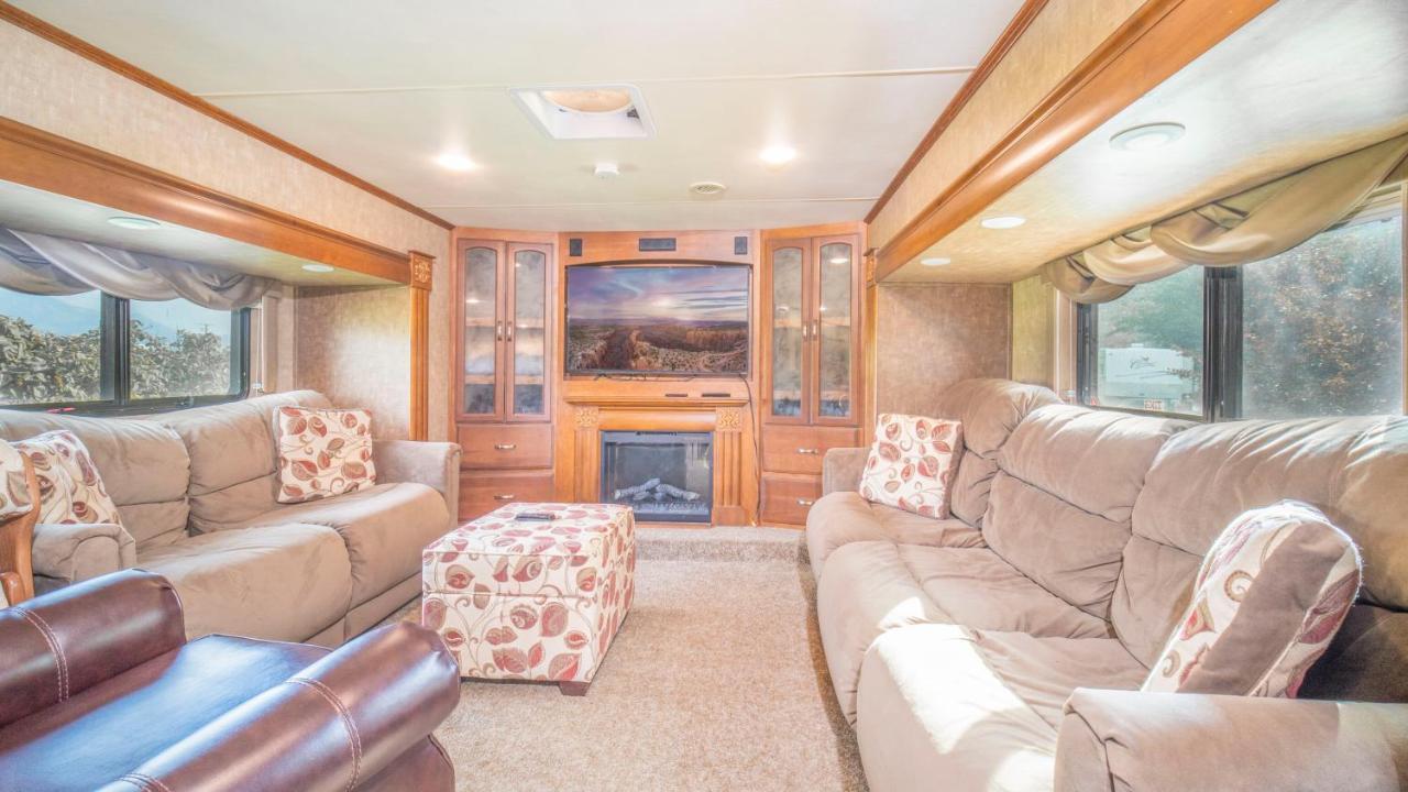 Outdoor Glamping Large 5Th Wheel Setup Ok4A Apartment Moab Luaran gambar